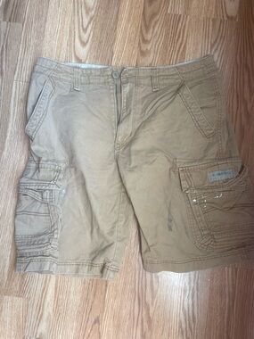 UNIONBAY Men's Tan Cargo Shorts SZ 34 Distressed Paint